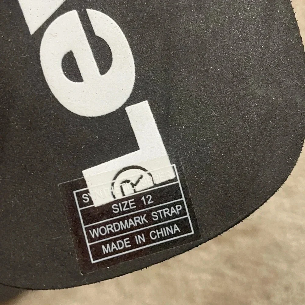 NEW Levi's® Men's Wordmark Strap Flip Flop Sandals size 12